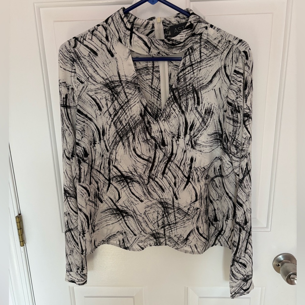 ASTR Black and White Women's Top